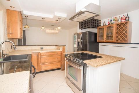 85 Goodwin St, Springfield, MA 01151 photo 6