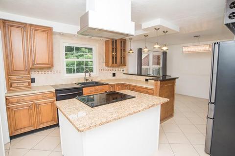 85 Goodwin St, Springfield, MA 01151 photo 5