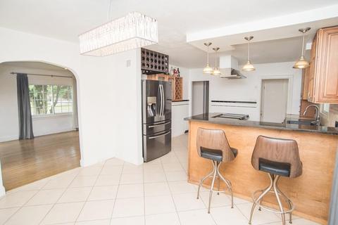 85 Goodwin St, Springfield, MA 01151 photo 4