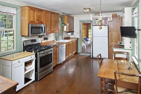 8 Pond St, Hingham, MA 02043 photo 8