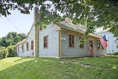 8 Pond St, Hingham, MA 02043 photo 2