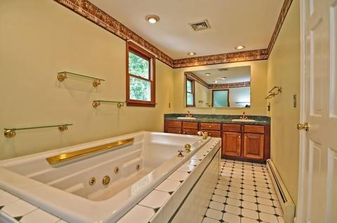 133 Britton Cir, Raynham, MA 02767 photo 24