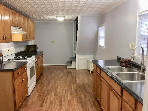 89 Haskin St, Springfield, MA 01109 photo 2