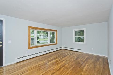 65 Dubois St, Springfield, MA 01151 photo 3