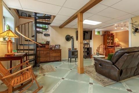 8 Becker Cir, Gloucester, MA 01930 photo 4