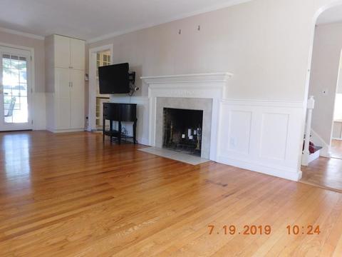 669 Allen St, Springfield, MA 01118 photo 9