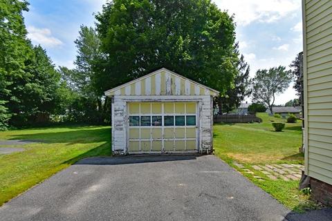 4 Briggs St, Easthampton, MA 01027 photo 6
