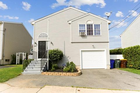 2096 Pleasant St, Fall River, MA 02723 photo 1