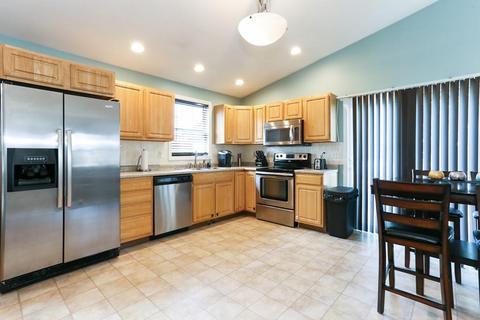 2096 Pleasant St, Fall River, MA 02723 photo 4
