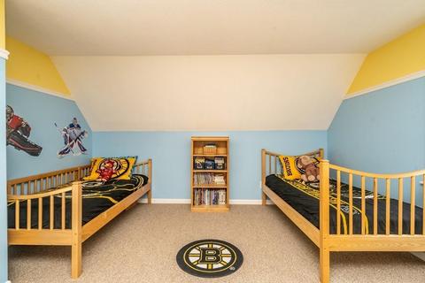 178 Senator St, Springfield, MA 01129 photo 17