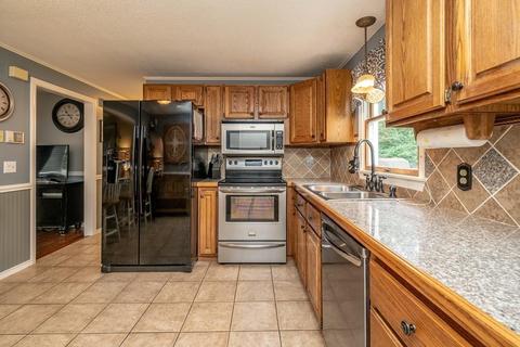 178 Senator St, Springfield, MA 01129 photo 4