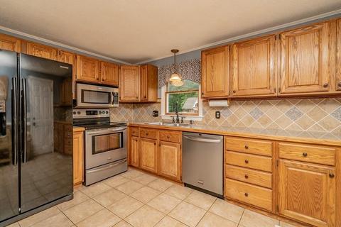 178 Senator St, Springfield, MA 01129 photo 3