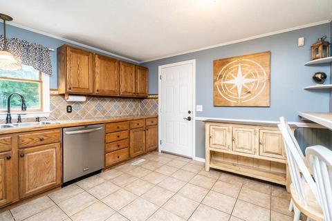 178 Senator St, Springfield, MA 01129 photo 6