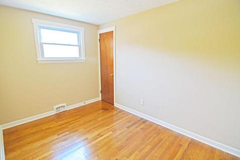 54 Regal St, Springfield, MA 01118 photo 9