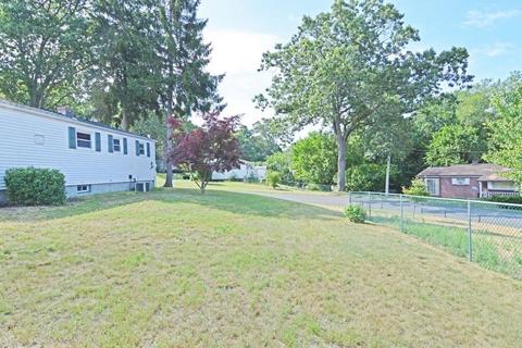 54 Regal St, Springfield, MA 01118 photo 26