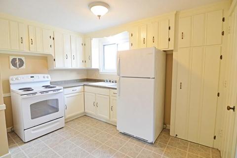 54 Regal St, Springfield, MA 01118 photo 2