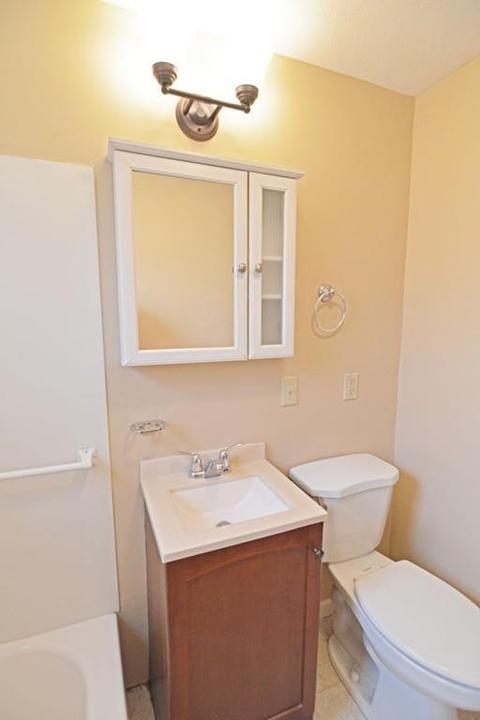 54 Regal St, Springfield, MA 01118 photo 19