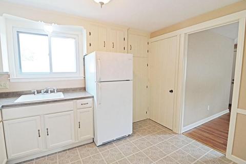 54 Regal St, Springfield, MA 01118 photo 3