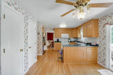 13 Centennial Dr, Blackstone, MA 01504 photo 12