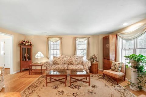 13 Centennial Dr, Blackstone, MA 01504 photo 5