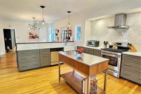 26 Park St, Maynard, MA 01754 photo 2