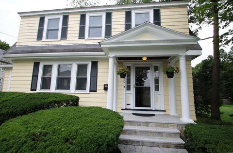 52 Highland St, Reading, MA 01867 photo 2
