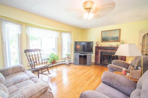 41 Senator St, Springfield, MA 01129 photo 2