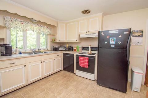 41 Senator St, Springfield, MA 01129 photo 5
