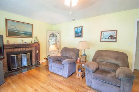 41 Senator St, Springfield, MA 01129 photo 3