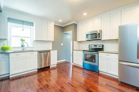 37 Tiffany St, Springfield, MA 01108 photo 3