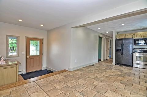 2 Squibnocket Rd, Franklin, MA 02038 photo 3