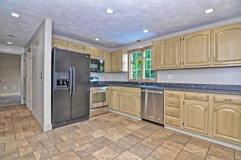 2 Squibnocket Rd, Franklin, MA 02038 photo 4