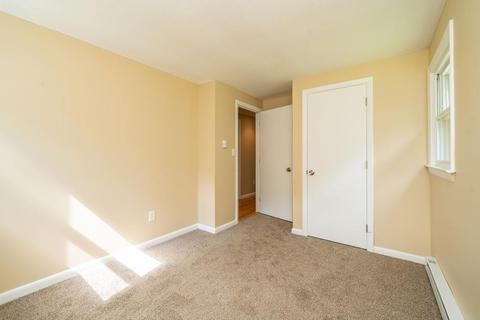 9 Droy Cir, Easthampton, MA 01027 photo 11