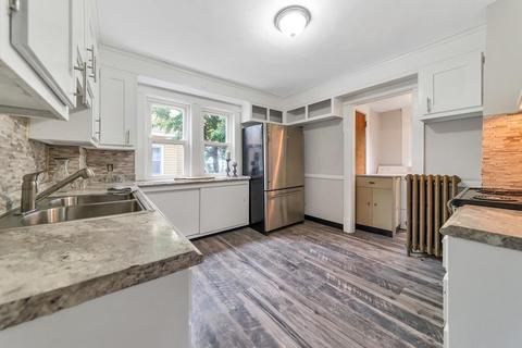 43 Preston St, Springfield, MA 01109 photo 8