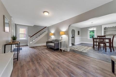 43 Preston St, Springfield, MA 01109 photo 2