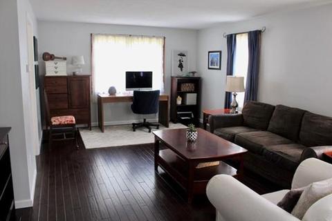 105 Senator St, Springfield, MA 01129 photo 2