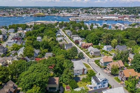 35 Chapel St, Gloucester, MA 01930 photo 3