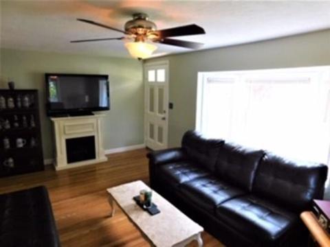 24 Maebeth St, Springfield, MA 01119 photo 8