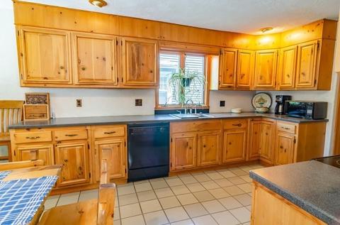 97 Cedar St, Wakefield, MA 01880 photo 2