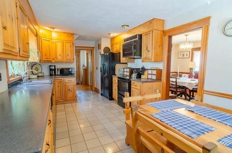 97 Cedar St, Wakefield, MA 01880 photo 4