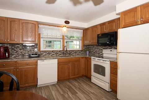 26 Trinity Ave, Worcester, MA 01605 photo 4