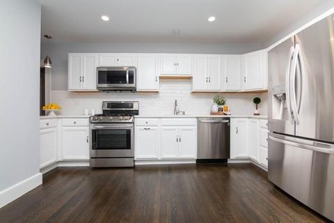 26 Clarence St, Everett, MA 02149 photo 2