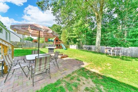 129 Hanson Dr, Springfield, MA 01128 photo 27