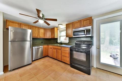 129 Hanson Dr, Springfield, MA 01128 photo 8
