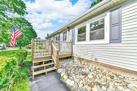 129 Hanson Dr, Springfield, MA 01128 photo 36