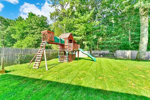 129 Hanson Dr, Springfield, MA 01128 photo 30