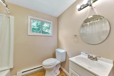 129 Hanson Dr, Springfield, MA 01128 photo 11
