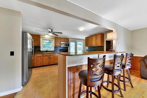 129 Hanson Dr, Springfield, MA 01128 photo 5