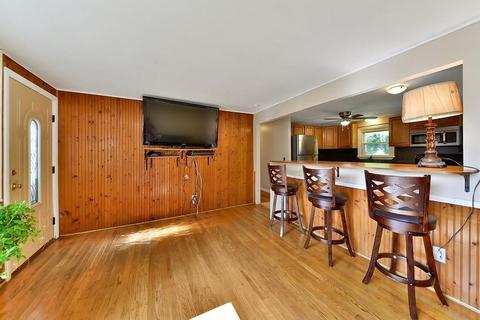 129 Hanson Dr, Springfield, MA 01128 photo 4