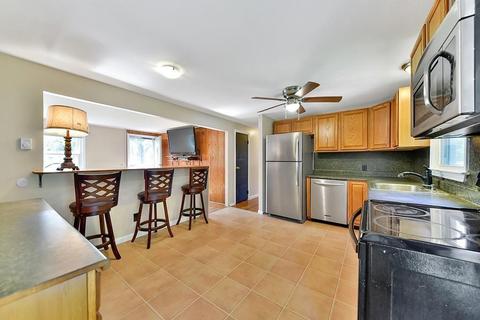129 Hanson Dr, Springfield, MA 01128 photo 10
